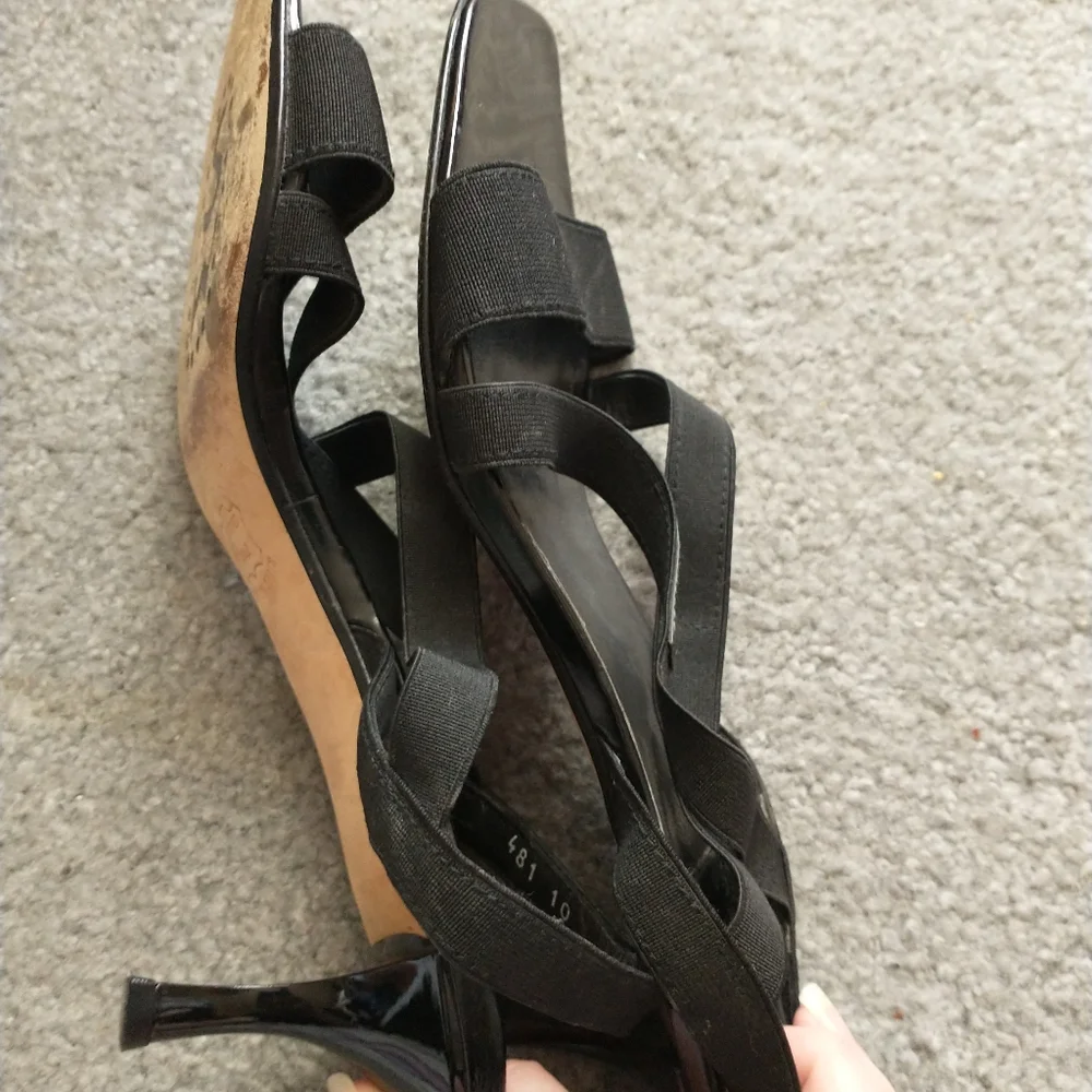 Stuart weitzman Kitten heel slingback